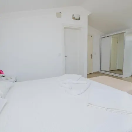 Secluded With Private Pool For Families 빌라 *