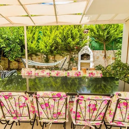 빌라 Secluded With Private Pool For Families 카스