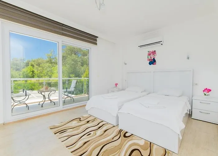 Secluded With Private Pool For Families 빌라 *