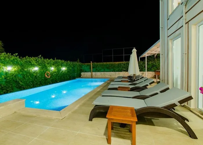 Secluded With Private Pool For Families