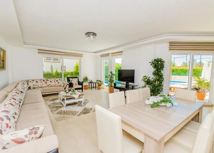 빌라 Secluded With Private Pool For Families 카스