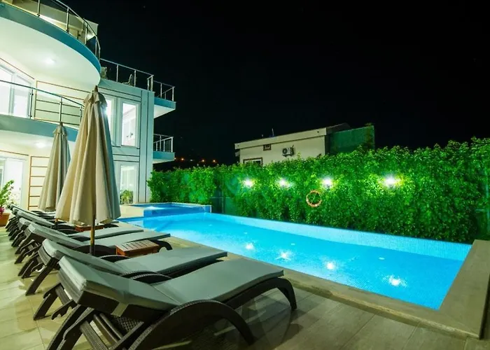 Secluded With Private Pool For Families 빌라