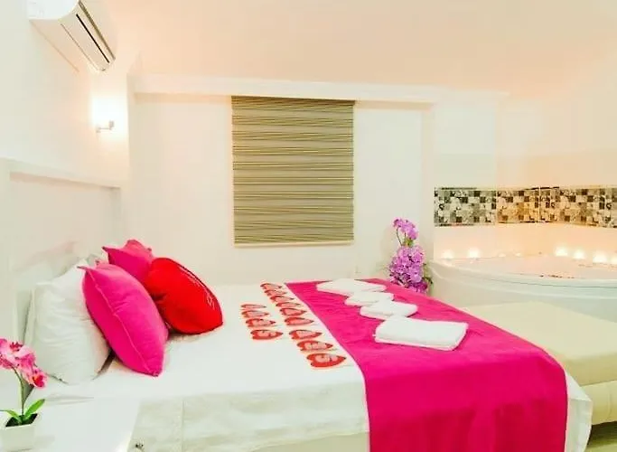 Secluded With Private Pool For Families 빌라