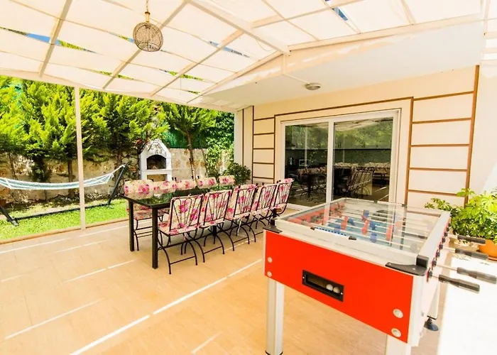 Secluded With Private Pool For Families 빌라 *