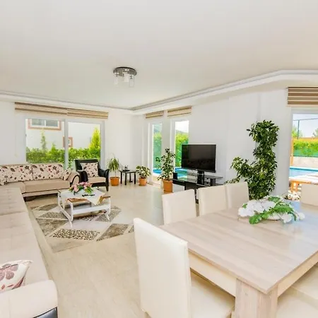 וילה Secluded With Private Pool For Families קס