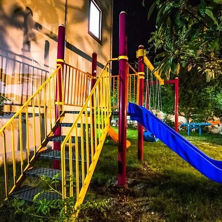 Secluded With Private Pool For Families ヴィラ