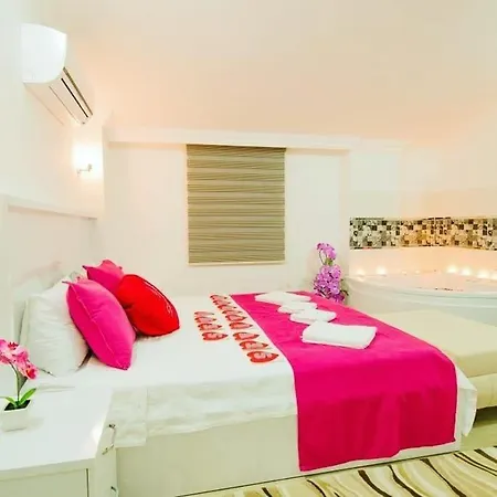 Secluded With Private Pool For Families וילה