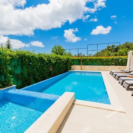 ヴィラ Secluded With Private Pool For Families *
