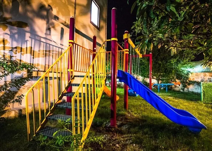 Secluded With Private Pool For Families 别墅