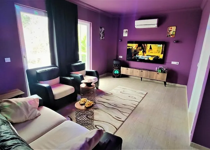 Secluded With Private Pool For Families * 卡斯