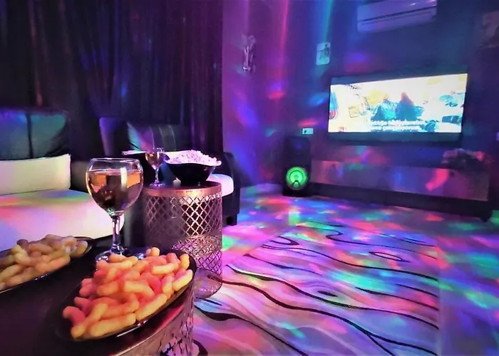 Secluded With Private Pool For Families * 卡斯